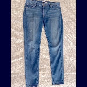 Women’s Levis 710 Super Skinny Jeans
